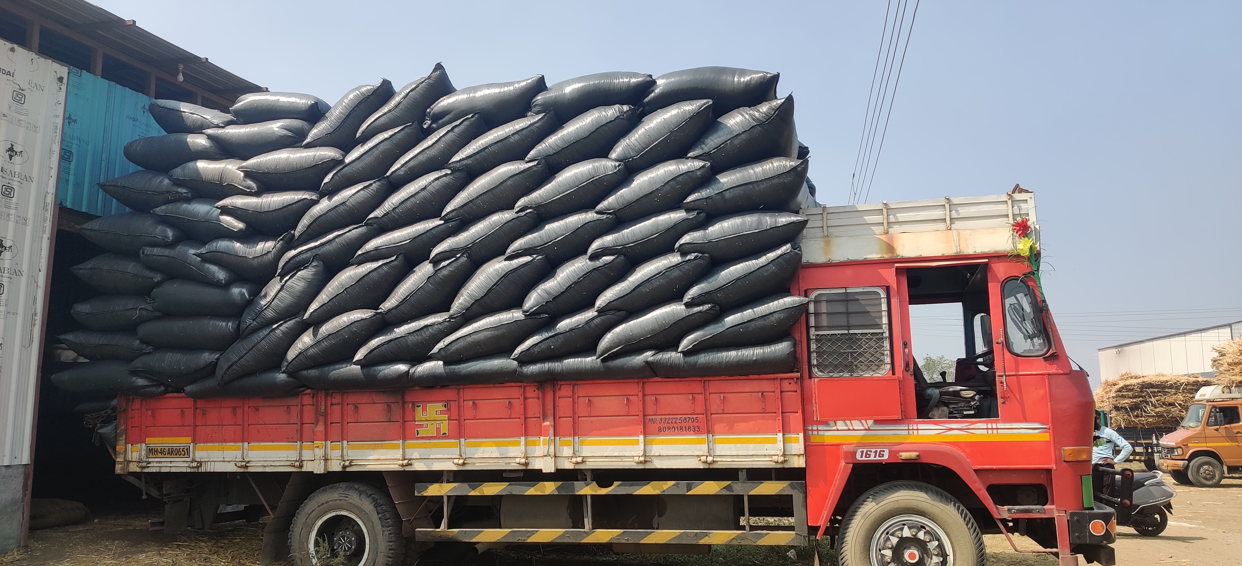 Kadbakutti Animal Feed. (Jwari kutti)